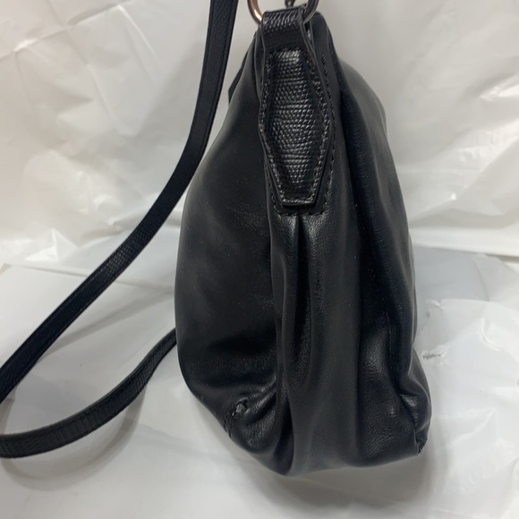 SIMPLY Vera Vera Wang Black Faux Leather Crossbody w Zipper Closure - Picture 7 of 11